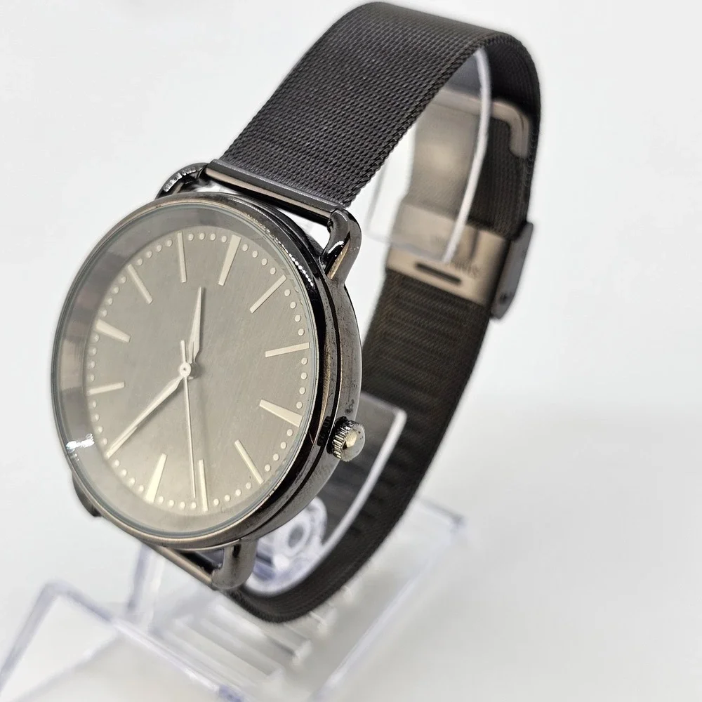 Men Minimalist Analog Watch 42MM Dark Gray Dial Dark Gray Mesh Bands New Battery